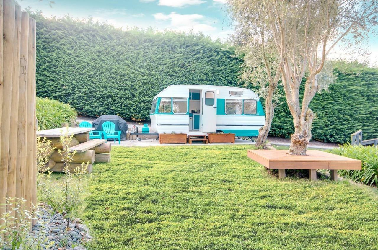 MountViews Glamping- retro caravan getaway Hotel Taupomeer Buitenkant foto